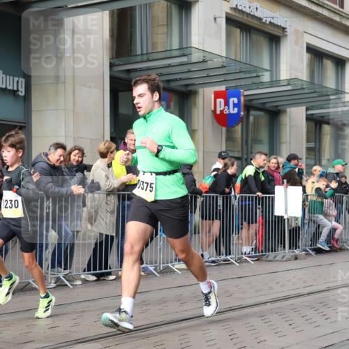 05.10.2025 - 20. swb-Marathon Bremen Strokosch-Dieckow http://msf.ph/oto/9233558 05.10.2025 10:42:13 Ziel 9700, 9775, 10208, 10375, 10592, 11178, 11230, 11725, 9700, 9775, 10208, 10375, 10592, 11178, 11230, 11725 meine-sportfotos.de