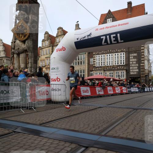 05.10.2025 - 20. swb-Marathon Bremen Yannick Fuchs http://msf.ph/oto/9233567 05.10.2025 10:34:30 Ziel 9851 meine-sportfotos.de