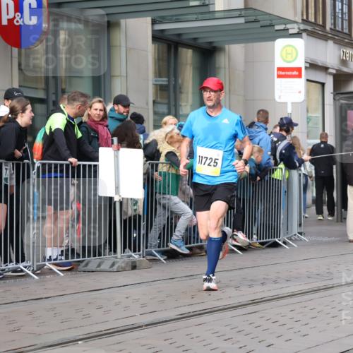 05.10.2025 - 20. swb-Marathon Bremen Strokosch-Dieckow http://msf.ph/oto/9233569 05.10.2025 10:42:14 Ziel 9775, 10208, 10375, 10592, 11178, 11230, 11725, 9775, 10208, 10375, 10592, 11178, 11230, 11725 meine-sportfotos.de
