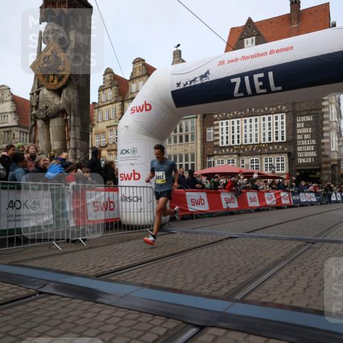 05.10.2025 - 20. swb-Marathon Bremen Yannick Fuchs http://msf.ph/oto/9233574 05.10.2025 10:34:30 Ziel 9851 meine-sportfotos.de