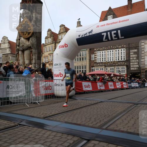 05.10.2025 - 20. swb-Marathon Bremen Yannick Fuchs http://msf.ph/oto/9233582 05.10.2025 10:34:30 Ziel 9851 meine-sportfotos.de