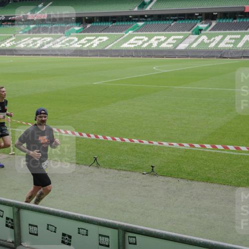 05.10.2025 - 20. swb-Marathon Bremen Michael Burmester http://msf.ph/oto/9233588 05.10.2025 10:31:31 Laufen im Stadion 7193, 7251, 8888, 9004, 9172, 9196, 9226, 9252, 9256, 9263, 9267, 9277, 9287, 9337, 9416, 9425, 9431, 9449, 9457, 9506, 9581, 9584, 9645, 9683, 9708, 9715, 9742, 9791, 9852, 9871, 9903, 9934, 10014, 10016, 10020, 10029, 10163, 10199, 10206, 10222, 10226, 10240, 10279, 10296, 10310, 10317, 10321, 10335, 10356, 10438, 10449, 10479, 10514, 10537, 10543, 10609, 10636, 10638, 10655, 10668, 10669, 10698, 10719, 10743, 9214, 9230, 9251 meine-sportfotos.de