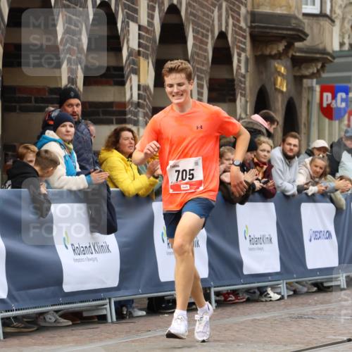 05.10.2025 - 20. swb-Marathon Bremen Strokosch-Dieckow http://msf.ph/oto/9233591 05.10.2025 12:35:02 Ziel 705 meine-sportfotos.de