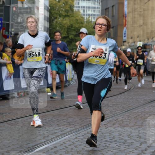 05.10.2025 - 20. swb-Marathon Bremen Strokosch-Dieckow http://msf.ph/oto/9233594 05.10.2025 10:53:56 Ziel 9313, 9456, 9520, 9548, 9701, 9807, 9835, 10046, 10075, 10163, 10484, 10616, 10785, 11152, 11339, 11533, 11593 meine-sportfotos.de