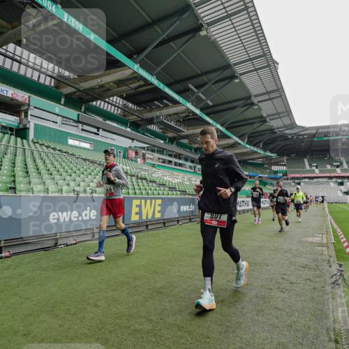 05.10.2025 - 20. swb-Marathon Bremen Michael Burmester http://msf.ph/oto/9233596 05.10.2025 12:56:13 Laufen im Stadion 78, 240, 325, 591, 760, 830, 901, 984, 989, 1261, 1380, 1490, 1679, 1774, 1825, 1931, 2134, 2149, 2162, 2263, 2438, 2459, 2490, 2634, 2884, 2942, 3074, 3161, 3392, 3515, 3519, 3606, 3612, 3749, 3980, 4052, 4079, 4101, 4116, 4149, 4195, 4288, 4432, 4456, 4485, 4796, 4853, 5093, 5152, 5289, 5370, 5419, 5469, 5484, 5490, 5615, 5691, 5719, 6048, 6070, 6176, 6276, 6375, 6441, 6515, 6570, 6615, 6689, 6744, 6797, 6820, 6864, 6937, 7000, 7292, 7320, 7431, 7783, 7920, 8060, 8144, 8222 meine-sportfotos.de