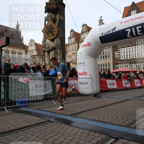 05.10.2025 - 20. swb-Marathon Bremen Yannick Fuchs http://msf.ph/oto/9233597 05.10.2025 10:34:31 Ziel 9851 meine-sportfotos.de