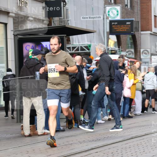 05.10.2025 - 20. swb-Marathon Bremen Strokosch-Dieckow http://msf.ph/oto/9233602 05.10.2025 10:42:23 Ziel 9524, 10592, 10624, 11178, 11640, 11725, 9524, 10592, 10624, 11178, 11640, 11725 meine-sportfotos.de
