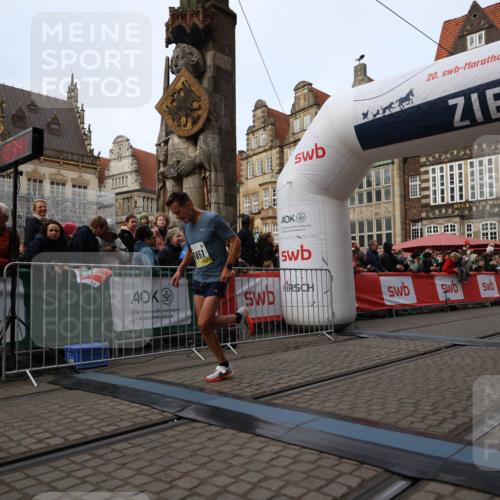 05.10.2025 - 20. swb-Marathon Bremen Yannick Fuchs http://msf.ph/oto/9233606 05.10.2025 10:34:31 Ziel 9851 meine-sportfotos.de
