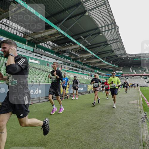 05.10.2025 - 20. swb-Marathon Bremen Michael Burmester http://msf.ph/oto/9233610 05.10.2025 12:56:16 Laufen im Stadion 78, 240, 325, 591, 830, 901, 984, 989, 1261, 1380, 1490, 1679, 1774, 1825, 1931, 2134, 2149, 2162, 2263, 2438, 2459, 2490, 2571, 2634, 2942, 3074, 3161, 3392, 3515, 3519, 3606, 3612, 3749, 3980, 4052, 4079, 4101, 4116, 4149, 4195, 4288, 4432, 4456, 4485, 4796, 5255, 5289, 5370, 5419, 5469, 5490, 5615, 5691, 5719, 6048, 6070, 6176, 6375, 6441, 6515, 6570, 6615, 6689, 6744, 6797, 6820, 6864, 6937, 7000, 7292, 7320, 7431, 7783, 7920, 8060, 8144, 8222, 78, 2162, 2884 meine-sportfotos.de