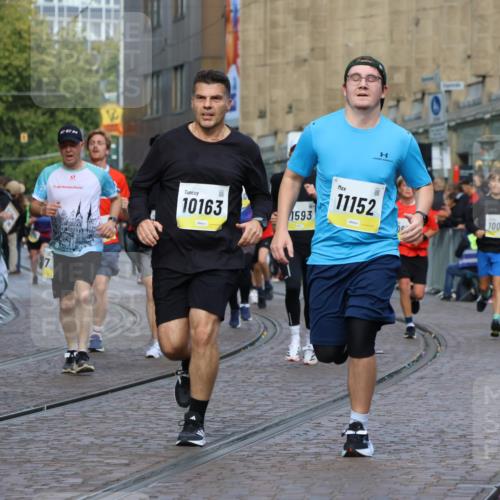 05.10.2025 - 20. swb-Marathon Bremen Strokosch-Dieckow http://msf.ph/oto/9233619 05.10.2025 10:53:58 Ziel 9313, 9456, 9520, 9548, 9807, 9835, 10019, 10046, 10075, 10163, 10484, 10616, 10631, 10662, 10785, 11152, 11303, 11339, 11432, 11593 meine-sportfotos.de