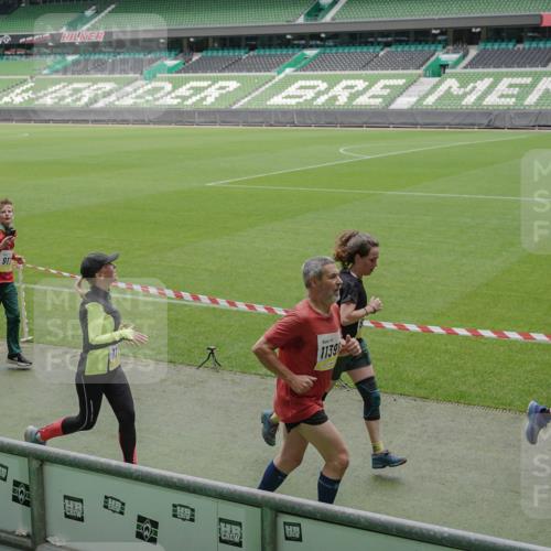 05.10.2025 - 20. swb-Marathon Bremen Michael Burmester http://msf.ph/oto/9233637 05.10.2025 10:31:33 Laufen im Stadion 7193, 7251, 8888, 9004, 9172, 9196, 9226, 9252, 9256, 9263, 9267, 9277, 9287, 9337, 9415, 9416, 9425, 9431, 9449, 9457, 9506, 9581, 9584, 9683, 9708, 9715, 9742, 9791, 9852, 9871, 9903, 9934, 10014, 10016, 10020, 10029, 10057, 10163, 10199, 10206, 10222, 10226, 10240, 10279, 10296, 10310, 10317, 10321, 10335, 10356, 10438, 10449, 10479, 10514, 10537, 10543, 10609, 10636, 10638, 10655, 10668, 10669, 10698, 10719, 10743, 9214, 9230 meine-sportfotos.de