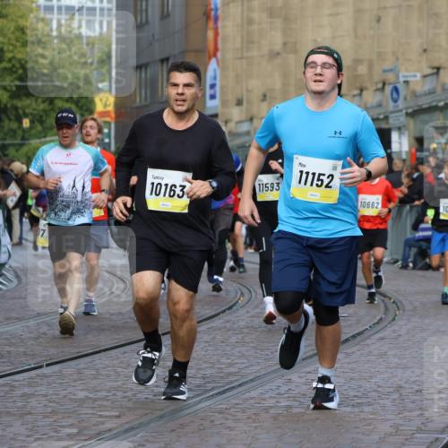 05.10.2025 - 20. swb-Marathon Bremen Strokosch-Dieckow http://msf.ph/oto/9233639 05.10.2025 10:53:58 Ziel 9313, 9456, 9520, 9548, 9807, 9835, 10019, 10046, 10075, 10163, 10484, 10616, 10631, 10662, 10785, 11152, 11303, 11339, 11432, 11593 meine-sportfotos.de