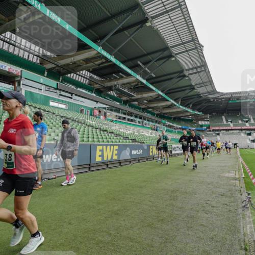 05.10.2025 - 20. swb-Marathon Bremen Michael Burmester http://msf.ph/oto/9233647 05.10.2025 12:56:18 Laufen im Stadion 240, 325, 591, 830, 901, 984, 989, 1261, 1380, 1490, 1679, 1774, 1825, 1931, 2134, 2149, 2263, 2438, 2459, 2490, 2571, 2634, 2942, 3074, 3161, 3392, 3606, 3612, 3749, 3980, 4052, 4079, 4101, 4116, 4149, 4195, 4288, 4432, 4456, 4485, 4796, 5246, 5255, 5289, 5370, 5419, 5469, 5490, 5615, 5691, 5719, 6048, 6070, 6176, 6375, 6441, 6451, 6515, 6570, 6615, 6689, 6744, 6797, 6820, 6864, 6926, 6937, 7000, 7292, 7320, 7431, 7783, 7920, 8060, 8144, 8222, 78, 2162, 2884, 3074, 3515 meine-sportfotos.de
