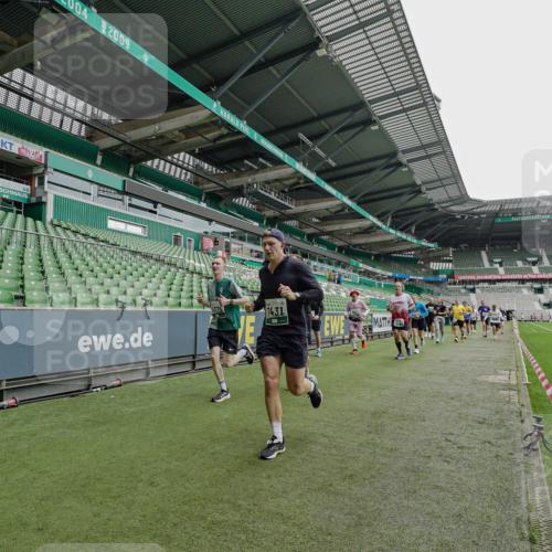 05.10.2025 - 20. swb-Marathon Bremen Michael Burmester http://msf.ph/oto/9233653 05.10.2025 12:56:20 Laufen im Stadion 325, 591, 830, 901, 984, 989, 1261, 1380, 1490, 1679, 1774, 1825, 1931, 2134, 2149, 2263, 2438, 2459, 2490, 2571, 2634, 2942, 3161, 3392, 3606, 3612, 3749, 3980, 4052, 4079, 4101, 4116, 4149, 4288, 4432, 4456, 4485, 5246, 5255, 5370, 5419, 5469, 5490, 5615, 5691, 5719, 6048, 6070, 6176, 6375, 6441, 6451, 6515, 6615, 6689, 6744, 6797, 6820, 6864, 6926, 6937, 7000, 7292, 7320, 7431, 7783, 7920, 8060, 8144, 8222, 78, 240, 1490, 2162, 2884, 3074, 3515, 3612, 4079, 4195, 4456 meine-sportfotos.de