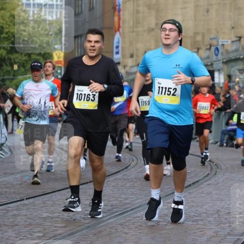 05.10.2025 - 20. swb-Marathon Bremen Strokosch-Dieckow http://msf.ph/oto/9233661 05.10.2025 10:53:58 Ziel 9313, 9456, 9520, 9548, 9807, 9835, 10019, 10046, 10075, 10163, 10484, 10616, 10631, 10662, 10785, 11152, 11303, 11339, 11432, 11593 meine-sportfotos.de
