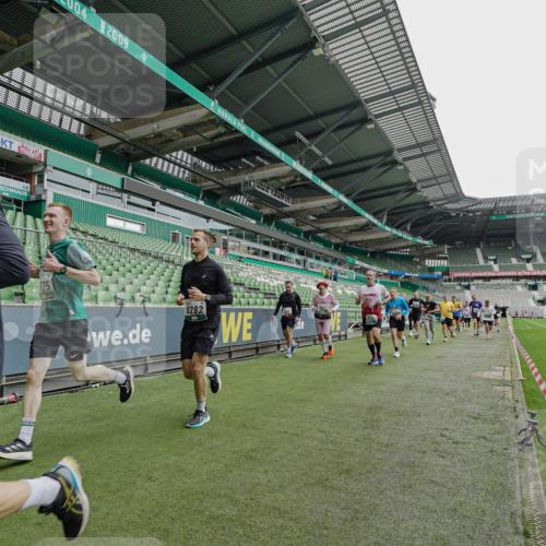 05.10.2025 - 20. swb-Marathon Bremen Michael Burmester http://msf.ph/oto/9233663 05.10.2025 12:56:21 Laufen im Stadion 325, 591, 830, 901, 984, 989, 1261, 1380, 1679, 1774, 1825, 1931, 2134, 2149, 2263, 2438, 2459, 2490, 2571, 2634, 2942, 3161, 3392, 3606, 3749, 3980, 4052, 4101, 4116, 4149, 4288, 4432, 4485, 5246, 5255, 5370, 5419, 5469, 5490, 5615, 5691, 5719, 6070, 6176, 6375, 6441, 6451, 6515, 6615, 6689, 6744, 6797, 6820, 6864, 6926, 7000, 7292, 7320, 7431, 7783, 7920, 8060, 8144, 8222, 78, 240, 1490, 2162, 2459, 2884, 3074, 3515, 3612, 4079, 4116, 4195, 4456 meine-sportfotos.de