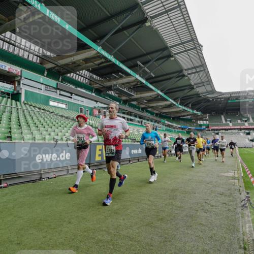 05.10.2025 - 20. swb-Marathon Bremen Michael Burmester http://msf.ph/oto/9233672 05.10.2025 12:56:22 Laufen im Stadion 325, 591, 830, 901, 984, 989, 1261, 1380, 1679, 1774, 1825, 1931, 2134, 2149, 2263, 2438, 2490, 2571, 2634, 2942, 3161, 3392, 3606, 3749, 3980, 4052, 4101, 4149, 4288, 4432, 4485, 5246, 5255, 5370, 5419, 5469, 5490, 5615, 5691, 5719, 6070, 6176, 6375, 6441, 6451, 6515, 6615, 6689, 6744, 6797, 6820, 6864, 6926, 7000, 7292, 7320, 7431, 7783, 7920, 8060, 8144, 8222, 78, 240, 1490, 2162, 2459, 2884, 3074, 3515, 3612, 4079, 4116, 4195, 4456, 5691 meine-sportfotos.de