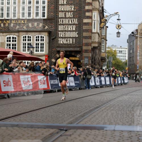 05.10.2025 - 20. swb-Marathon Bremen Yannick Fuchs http://msf.ph/oto/9233688 05.10.2025 10:34:38 Ziel 10718 meine-sportfotos.de