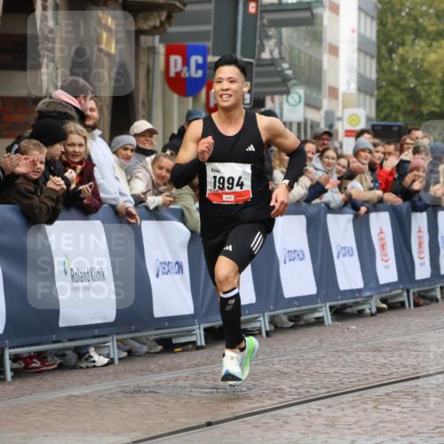 05.10.2025 - 20. swb-Marathon Bremen Strokosch-Dieckow http://msf.ph/oto/9233691 05.10.2025 12:35:25 Ziel 308, 1994 meine-sportfotos.de