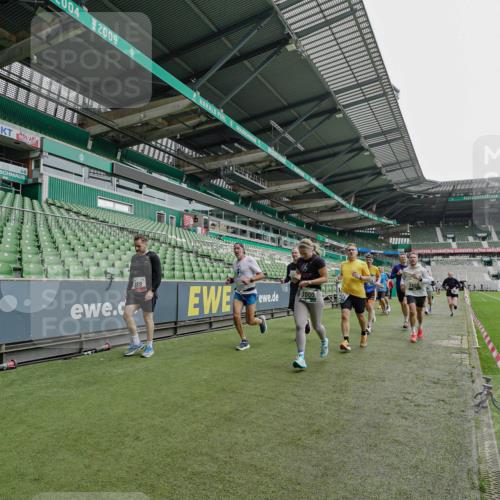 05.10.2025 - 20. swb-Marathon Bremen Michael Burmester http://msf.ph/oto/9233696 05.10.2025 12:56:24 Laufen im Stadion 325, 591, 830, 901, 984, 989, 1161, 1261, 1380, 1679, 1774, 1825, 1931, 2134, 2149, 2263, 2438, 2490, 2571, 2634, 2942, 3161, 3392, 3606, 3749, 3980, 4052, 4101, 4149, 4288, 4432, 4485, 5246, 5255, 5370, 5419, 5469, 5490, 5615, 5719, 6070, 6176, 6375, 6441, 6451, 6515, 6689, 6744, 6797, 6864, 6926, 7000, 7283, 7292, 7320, 7431, 7783, 7920, 8060, 8144, 8222, 9054, 78, 240, 1490, 2162, 2459, 2884, 3074, 3515, 3612, 4079, 4116, 4195, 4456, 5691 meine-sportfotos.de