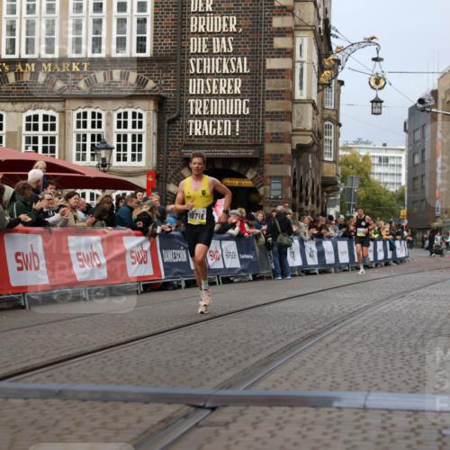 05.10.2025 - 20. swb-Marathon Bremen Yannick Fuchs http://msf.ph/oto/9233699 05.10.2025 10:34:38 Ziel 10718 meine-sportfotos.de