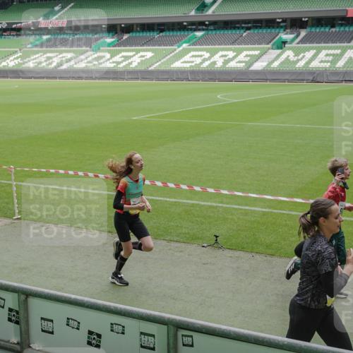 05.10.2025 - 20. swb-Marathon Bremen Michael Burmester http://msf.ph/oto/9233701 05.10.2025 10:31:35 Laufen im Stadion 7193, 7251, 8888, 9004, 9172, 9196, 9226, 9252, 9256, 9263, 9267, 9277, 9287, 9337, 9415, 9416, 9425, 9431, 9449, 9457, 9506, 9581, 9584, 9683, 9708, 9715, 9742, 9791, 9807, 9852, 9871, 9903, 9934, 10014, 10016, 10019, 10020, 10029, 10057, 10163, 10199, 10206, 10222, 10226, 10240, 10279, 10296, 10310, 10317, 10321, 10335, 10356, 10438, 10449, 10479, 10514, 10537, 10543, 10609, 10636, 10638, 10655, 10668, 10669, 10698, 10719, 10743, 9214, 9230 meine-sportfotos.de