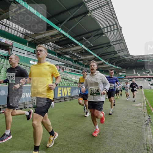 05.10.2025 - 20. swb-Marathon Bremen Michael Burmester http://msf.ph/oto/9233711 05.10.2025 12:56:26 Laufen im Stadion 325, 591, 830, 901, 984, 989, 1161, 1380, 1679, 1774, 1825, 1931, 2134, 2149, 2263, 2438, 2490, 2571, 2634, 2942, 3161, 3392, 3606, 3749, 3980, 4052, 4101, 4149, 4288, 4432, 4485, 5246, 5255, 5370, 5419, 5469, 5490, 5615, 6070, 6176, 6375, 6441, 6451, 6515, 6689, 6744, 6797, 6864, 6926, 7000, 7283, 7292, 7320, 7431, 7490, 7783, 7920, 8060, 8144, 8222, 9054, 78, 240, 1261, 1490, 1774, 2162, 2459, 2884, 2942, 3074, 3515, 3612, 4079, 4116, 4195, 4456, 5691, 5719 meine-sportfotos.de