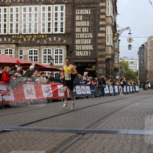 05.10.2025 - 20. swb-Marathon Bremen Yannick Fuchs http://msf.ph/oto/9233714 05.10.2025 10:34:39 Ziel 10718 meine-sportfotos.de