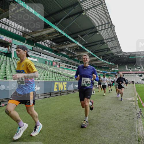 05.10.2025 - 20. swb-Marathon Bremen Michael Burmester http://msf.ph/oto/9233719 05.10.2025 12:56:27 Laufen im Stadion 325, 591, 830, 901, 984, 989, 1161, 1380, 1679, 1825, 1931, 2134, 2149, 2263, 2438, 2490, 2571, 2634, 3161, 3392, 3606, 3749, 3980, 4052, 4101, 4149, 4288, 4432, 4485, 5246, 5255, 5370, 5419, 5469, 5490, 5615, 6070, 6176, 6375, 6441, 6451, 6515, 6689, 6797, 6864, 6926, 7000, 7283, 7292, 7320, 7431, 7490, 7783, 7920, 8060, 8144, 8222, 9054, 78, 240, 1261, 1490, 1774, 1825, 2162, 2459, 2884, 2942, 3074, 3515, 3612, 4079, 4116, 4195, 4456, 5615, 5691, 5719, 6515 meine-sportfotos.de