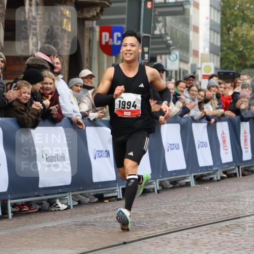 05.10.2025 - 20. swb-Marathon Bremen Strokosch-Dieckow http://msf.ph/oto/9233722 05.10.2025 12:35:25 Ziel 308, 1994 meine-sportfotos.de