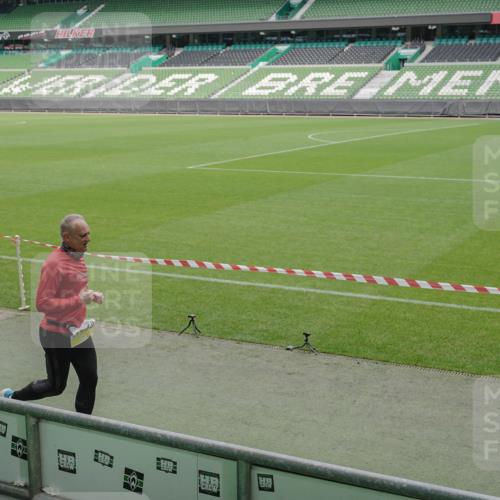 05.10.2025 - 20. swb-Marathon Bremen Michael Burmester http://msf.ph/oto/9233728 05.10.2025 10:31:36 Laufen im Stadion 7193, 7251, 8888, 9004, 9172, 9196, 9226, 9252, 9256, 9263, 9267, 9277, 9287, 9337, 9415, 9416, 9425, 9431, 9449, 9457, 9506, 9581, 9584, 9683, 9708, 9715, 9742, 9791, 9807, 9852, 9871, 9903, 9934, 10014, 10016, 10019, 10020, 10029, 10057, 10163, 10199, 10206, 10222, 10226, 10240, 10279, 10296, 10310, 10317, 10321, 10335, 10356, 10369, 10438, 10449, 10468, 10479, 10514, 10537, 10543, 10609, 10636, 10638, 10655, 10662, 10668, 10669, 10698, 10719, 10743, 9214, 9230 meine-sportfotos.de