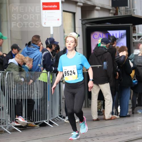 05.10.2025 - 20. swb-Marathon Bremen Strokosch-Dieckow http://msf.ph/oto/9233731 05.10.2025 10:42:31 Ziel 9302, 9524, 9558, 10045, 10592, 10624, 11178, 11640, 9302, 9524, 9558, 10045, 10592, 10624, 11178, 11640 meine-sportfotos.de