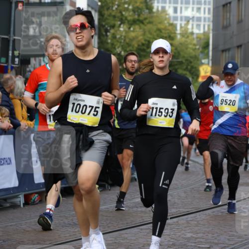 05.10.2025 - 20. swb-Marathon Bremen Strokosch-Dieckow http://msf.ph/oto/9233736 05.10.2025 10:54:02 Ziel 9313, 9520, 9807, 9835, 10019, 10075, 10163, 10631, 10662, 11151, 11152, 11303, 11339, 11347, 11432, 11593 meine-sportfotos.de
