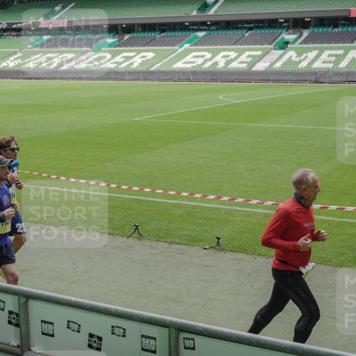 05.10.2025 - 20. swb-Marathon Bremen Michael Burmester http://msf.ph/oto/9233745 05.10.2025 10:31:37 Laufen im Stadion 7193, 7251, 8888, 9004, 9172, 9196, 9226, 9252, 9256, 9263, 9267, 9277, 9287, 9337, 9415, 9416, 9425, 9431, 9449, 9457, 9506, 9581, 9584, 9708, 9715, 9742, 9791, 9807, 9852, 9871, 9903, 9934, 10014, 10016, 10019, 10020, 10029, 10057, 10163, 10199, 10206, 10222, 10226, 10240, 10279, 10296, 10310, 10317, 10321, 10335, 10356, 10369, 10438, 10449, 10468, 10479, 10514, 10537, 10543, 10609, 10636, 10638, 10655, 10662, 10668, 10669, 10698, 10719, 10743, 9214, 9230 meine-sportfotos.de