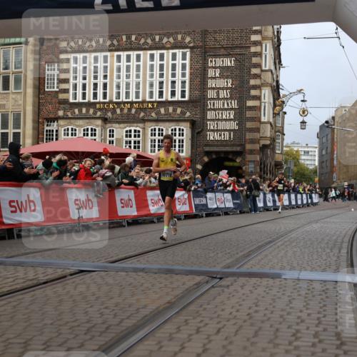 05.10.2025 - 20. swb-Marathon Bremen Yannick Fuchs http://msf.ph/oto/9233747 05.10.2025 10:34:39 Ziel 10718 meine-sportfotos.de