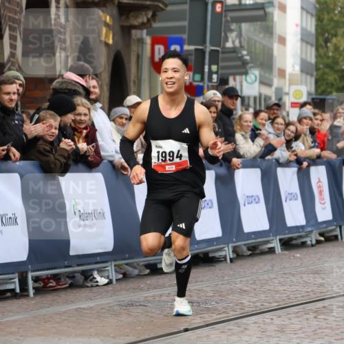 05.10.2025 - 20. swb-Marathon Bremen Strokosch-Dieckow http://msf.ph/oto/9233763 05.10.2025 12:35:25 Ziel 308, 1994 meine-sportfotos.de