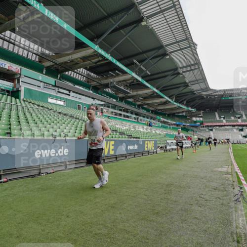 05.10.2025 - 20. swb-Marathon Bremen Michael Burmester http://msf.ph/oto/9233778 05.10.2025 12:56:34 Laufen im Stadion 325, 591, 830, 901, 984, 989, 1161, 1380, 1595, 1679, 2134, 2149, 2263, 2438, 2571, 2634, 3161, 3392, 3606, 3980, 4052, 4101, 4288, 4432, 4485, 5246, 5255, 5370, 5419, 5469, 5490, 6070, 6176, 6375, 6441, 6451, 6689, 6797, 6864, 6926, 7000, 7017, 7283, 7292, 7320, 7431, 7490, 7783, 7920, 8144, 8222, 8479, 8564, 9054, 78, 240, 1261, 1490, 1774, 1825, 1931, 2162, 2459, 2490, 2884, 2942, 3074, 3515, 3612, 3749, 4079, 4116, 4149, 4195, 4432, 4456, 5615, 5691, 5719, 6515 meine-sportfotos.de