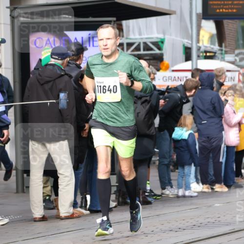 05.10.2025 - 20. swb-Marathon Bremen Strokosch-Dieckow http://msf.ph/oto/9233798 05.10.2025 10:42:34 Ziel 9302, 9524, 9558, 10045, 10624, 10961, 11476, 11640, 9302, 9524, 9558, 10045, 10624, 10961, 11476, 11640 meine-sportfotos.de