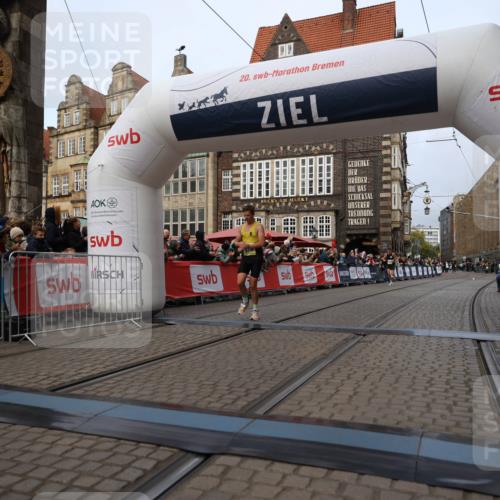 05.10.2025 - 20. swb-Marathon Bremen Yannick Fuchs http://msf.ph/oto/9233814 05.10.2025 10:34:40 Ziel 10718 meine-sportfotos.de