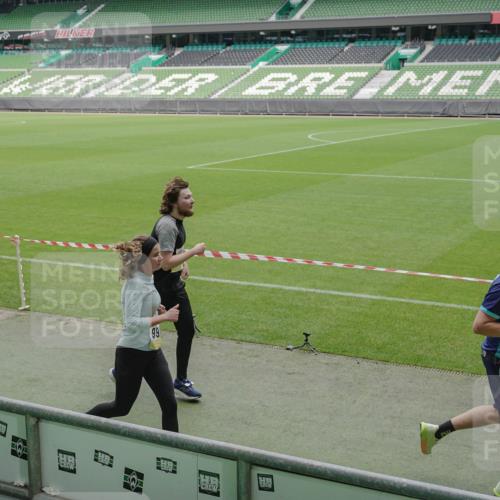 05.10.2025 - 20. swb-Marathon Bremen Michael Burmester http://msf.ph/oto/9233821 05.10.2025 10:31:38 Laufen im Stadion 7193, 7251, 8888, 9004, 9172, 9196, 9226, 9252, 9256, 9263, 9267, 9277, 9287, 9337, 9415, 9416, 9425, 9431, 9449, 9457, 9506, 9581, 9584, 9715, 9742, 9791, 9807, 9852, 9871, 9903, 9934, 10014, 10016, 10019, 10020, 10029, 10057, 10163, 10199, 10206, 10222, 10226, 10240, 10279, 10296, 10310, 10317, 10321, 10335, 10356, 10369, 10438, 10449, 10468, 10514, 10537, 10543, 10609, 10616, 10636, 10638, 10655, 10662, 10668, 10669, 10698, 10719, 10743, 9214, 9230 meine-sportfotos.de