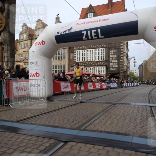 05.10.2025 - 20. swb-Marathon Bremen Yannick Fuchs http://msf.ph/oto/9233824 05.10.2025 10:34:40 Ziel 10718 meine-sportfotos.de
