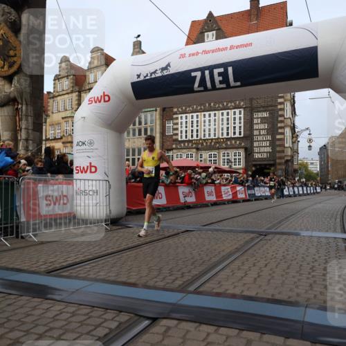 05.10.2025 - 20. swb-Marathon Bremen Yannick Fuchs http://msf.ph/oto/9233850 05.10.2025 10:34:41 Ziel 9319, 10718 meine-sportfotos.de