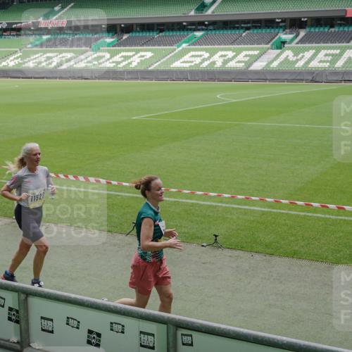 05.10.2025 - 20. swb-Marathon Bremen Michael Burmester http://msf.ph/oto/9233864 05.10.2025 10:31:40 Laufen im Stadion 7193, 7251, 8888, 9004, 9172, 9196, 9226, 9252, 9256, 9263, 9267, 9277, 9287, 9337, 9415, 9416, 9425, 9431, 9449, 9457, 9506, 9581, 9584, 9715, 9742, 9791, 9807, 9852, 9871, 9903, 9934, 10014, 10016, 10019, 10020, 10029, 10057, 10163, 10199, 10206, 10222, 10226, 10240, 10279, 10296, 10310, 10317, 10321, 10327, 10335, 10356, 10369, 10438, 10449, 10468, 10514, 10537, 10543, 10609, 10616, 10636, 10638, 10655, 10662, 10668, 10669, 10698, 10719, 10743, 10785, 9214, 9230 meine-sportfotos.de