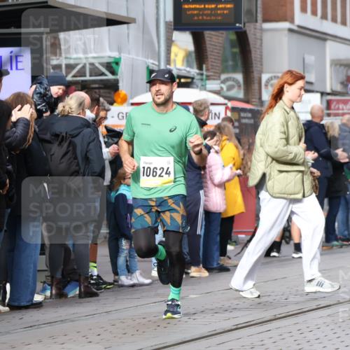 05.10.2025 - 20. swb-Marathon Bremen Strokosch-Dieckow http://msf.ph/oto/9233866 05.10.2025 10:42:38 Ziel 9006, 9302, 9524, 9558, 10045, 10553, 10624, 10961, 11476, 11640, 9006, 9302, 9524, 9558, 10045, 10553, 10624, 10961, 11476, 11640 meine-sportfotos.de