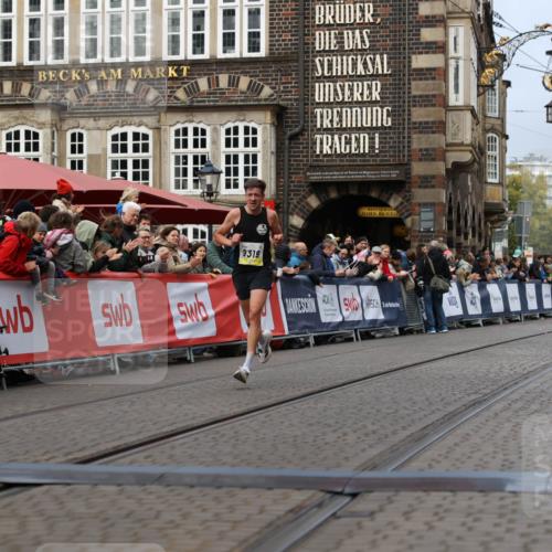 05.10.2025 - 20. swb-Marathon Bremen Yannick Fuchs http://msf.ph/oto/9233882 05.10.2025 10:34:42 Ziel 9319, 10718 meine-sportfotos.de