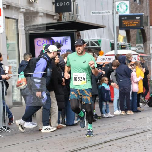 05.10.2025 - 20. swb-Marathon Bremen Strokosch-Dieckow http://msf.ph/oto/9233883 05.10.2025 10:42:39 Ziel 9006, 9302, 9524, 9558, 10045, 10474, 10553, 10624, 10961, 11476, 11640, 9006, 9302, 9524, 9558, 10045, 10474, 10553, 10624, 10961, 11476, 11640 meine-sportfotos.de