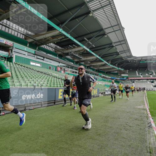 05.10.2025 - 20. swb-Marathon Bremen Michael Burmester http://msf.ph/oto/9233886 05.10.2025 12:56:57 Laufen im Stadion 31, 246, 299, 305, 479, 591, 833, 1161, 1380, 1382, 1595, 1627, 1679, 1971, 1977, 2166, 2263, 2269, 2436, 2438, 2571, 2634, 3392, 3471, 3606, 3813, 3980, 4101, 4484, 5104, 5246, 5255, 5419, 5469, 5503, 5664, 6176, 6250, 6267, 6375, 6451, 6493, 6510, 6768, 6864, 6926, 7000, 7017, 7086, 7283, 7292, 7320, 7390, 7431, 7490, 7546, 7578, 7783, 7920, 8479, 8564, 8903, 8973, 9054, 9129, 325, 830, 901, 989, 2134, 2149, 3161, 4052, 4485, 5370, 5490, 6070, 6441, 8144 meine-sportfotos.de