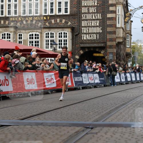 05.10.2025 - 20. swb-Marathon Bremen Yannick Fuchs http://msf.ph/oto/9233889 05.10.2025 10:34:43 Ziel 9319, 10718 meine-sportfotos.de