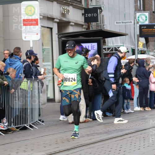 05.10.2025 - 20. swb-Marathon Bremen Strokosch-Dieckow http://msf.ph/oto/9233893 05.10.2025 10:42:40 Ziel 9006, 9302, 9524, 9558, 10045, 10474, 10553, 10624, 10961, 10979, 11476, 11640, 9006, 9302, 9524, 9558, 10045, 10474, 10553, 10624, 10961, 10979, 11476, 11640 meine-sportfotos.de