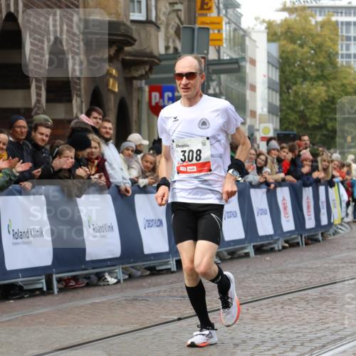 05.10.2025 - 20. swb-Marathon Bremen Strokosch-Dieckow http://msf.ph/oto/9233897 05.10.2025 12:35:27 Ziel 308, 1994 meine-sportfotos.de